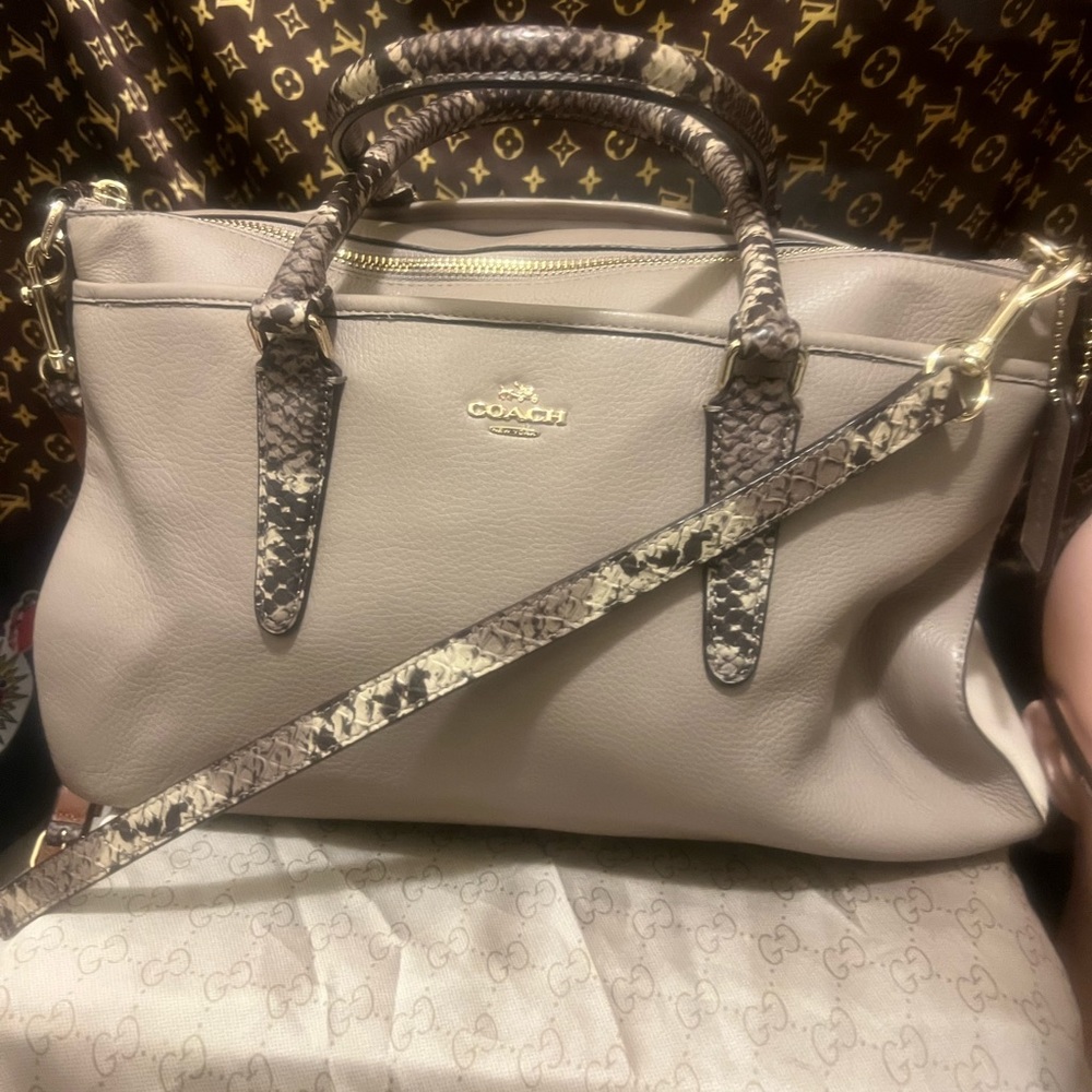 Purse and wallet coach